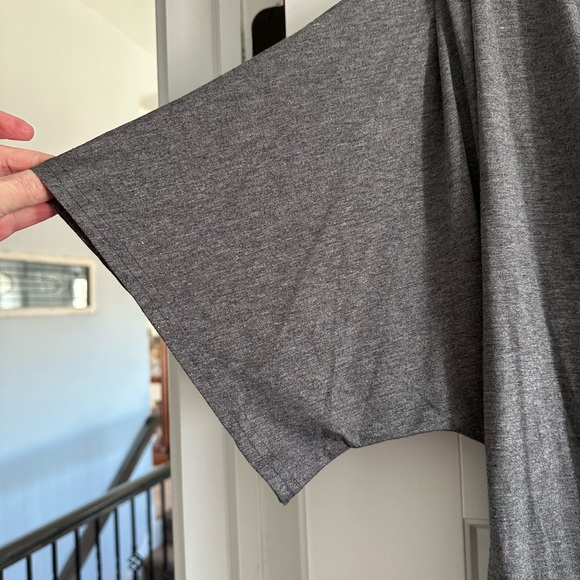 Women’s plus size 24W draped short sleeve top with ruched side details. - Picture 4 of 6